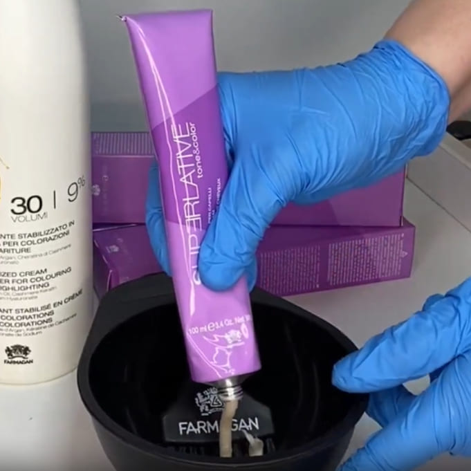 Смешивание красителя и оксида